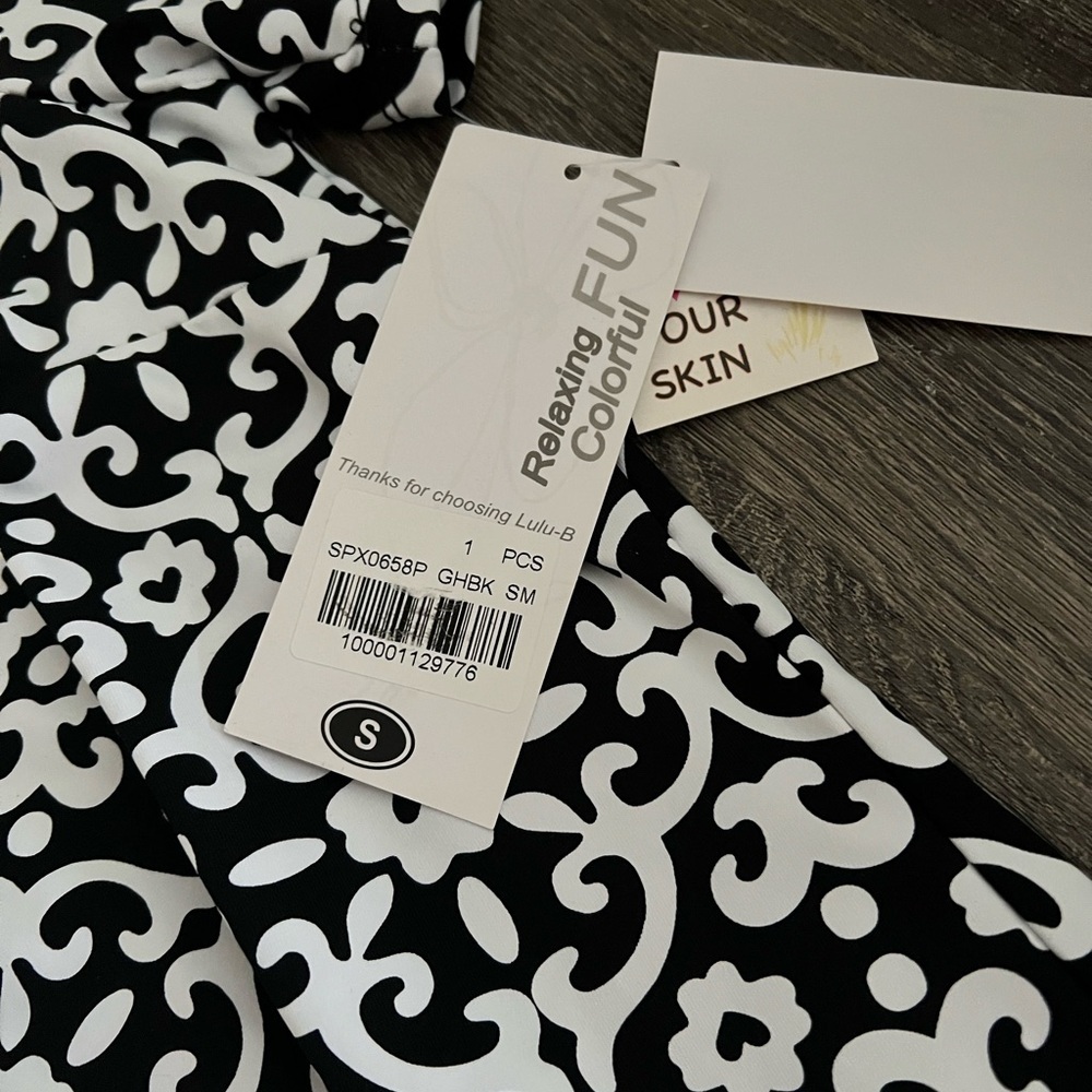 Lulu B Cooling UPF 50+ Short Sleeve Top Black White Print Size Small NWT new - Picture 7 of 10